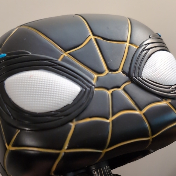 Black and Gold Spider-Man Collectible Figure - Picture 4 of 5